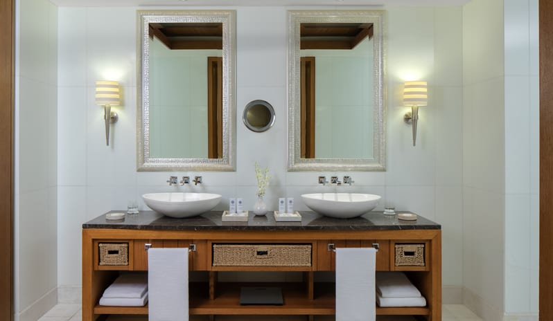 middle-east-holidays-abu-dhabi-st-regis-saadiyat-island-resort-hotel-astor- suite-bathroom